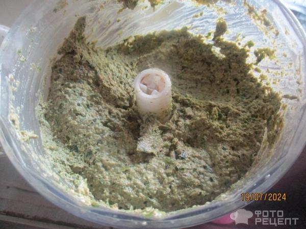 Рецепт: Чесночно-ореховая паста - из зелени чеснока с травами