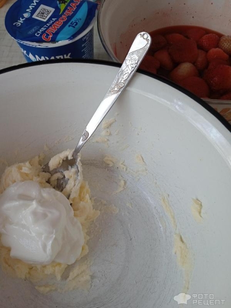 Рецепт: Цветаевский пирог без глютена из кокосовой муки с клубникой - Клубничная нежнятина со сметанной заливкой