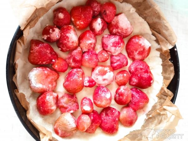 Рецепт: Цветаевский пирог без глютена из кокосовой муки с клубникой - Клубничная нежнятина со сметанной заливкой