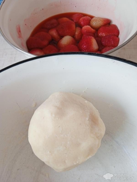 Рецепт: Цветаевский пирог без глютена из кокосовой муки с клубникой - Клубничная нежнятина со сметанной заливкой