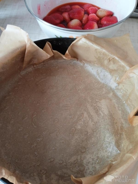 Рецепт: Цветаевский пирог без глютена из кокосовой муки с клубникой - Клубничная нежнятина со сметанной заливкой