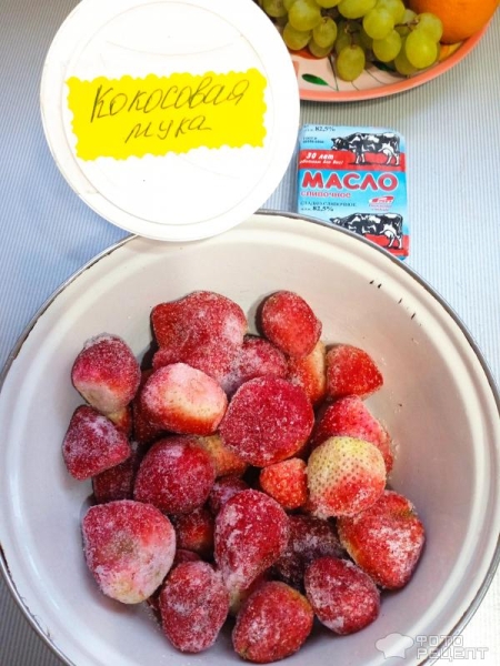 Рецепт: Цветаевский пирог без глютена из кокосовой муки с клубникой - Клубничная нежнятина со сметанной заливкой