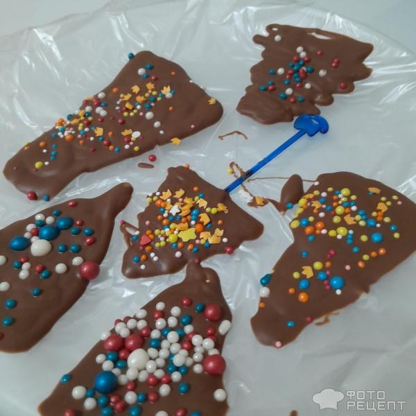 Рецепт: Десерт на Новый год "Шоколадные елочки" - Готовим с детьми. Лёгкие поделки из растопленного шоколада. Весело и вкусно. Рецепт: Десерт на Новый год "Шоколадные елочки" - Готовим с детьми. Лёгкие поделки из растопленного шоколада. Весело и вкусно.