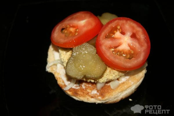 Рецепт: Домашний фишбургер - с покупной рыбной котлетой