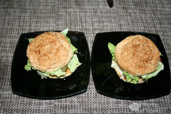 Рецепт: Домашний фишбургер - с покупной рыбной котлетой