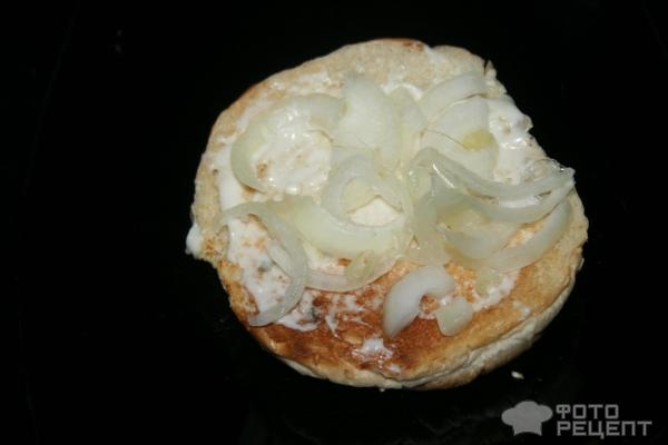 Рецепт: Домашний фишбургер - с покупной рыбной котлетой