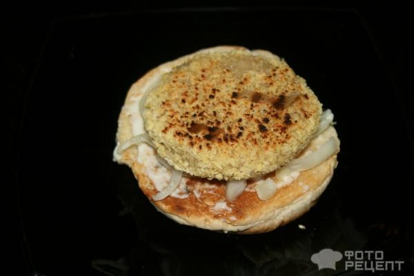 Рецепт: Домашний фишбургер - с покупной рыбной котлетой