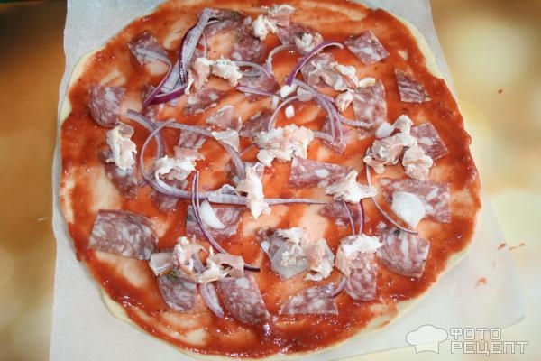 Рецепт: Домашняя пицца на дрожжевом тесте - с горчичным соусом