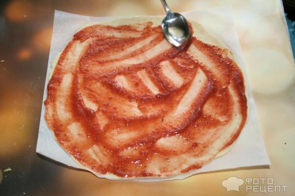 Рецепт: Домашняя пицца на дрожжевом тесте - с горчичным соусом