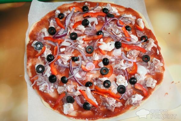 Рецепт: Домашняя пицца на дрожжевом тесте - с горчичным соусом