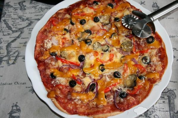 Рецепт: Домашняя пицца на дрожжевом тесте - с горчичным соусом