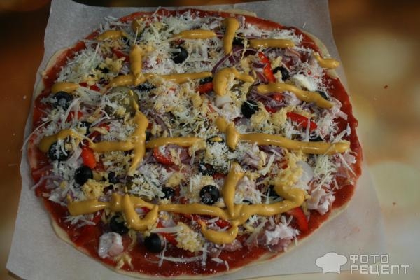 Рецепт: Домашняя пицца на дрожжевом тесте - с горчичным соусом