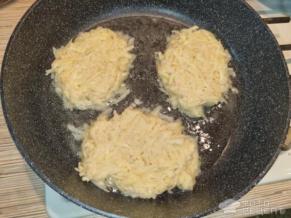 Рецепт: Драники картофельные - В крупную терку, жареные Рецепт: Драники картофельные - В крупную терку, жареные