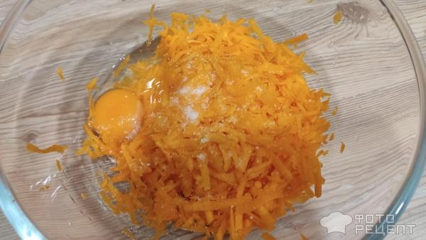 Рецепт: Драники тыквенные - яркие, хрустящие снаружи и сочные внутри