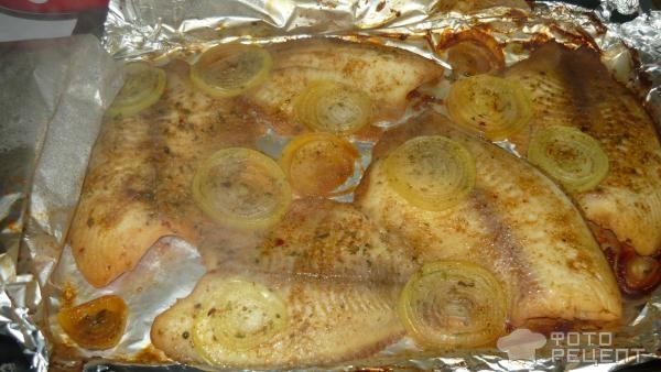 Рецепт: Филе тилапии запеченное - С луком и специями Рецепт: Филе тилапии запеченное - С луком и специями
