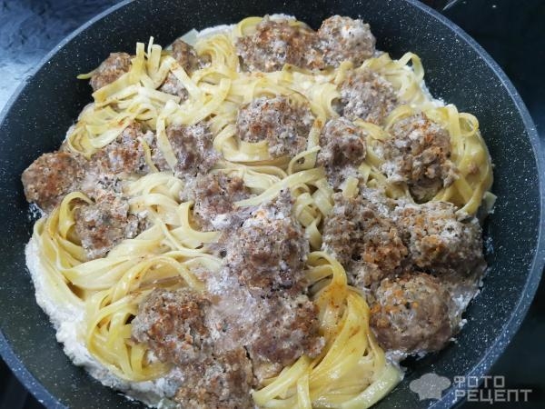 Рецепт: Гнезда из макарон с фаршем по-русски - Со сметаной