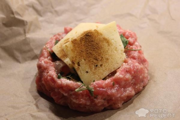 Рецепт: Гнезда с фаршем - С сыром и яйцом Рецепт: Гнезда с фаршем - С сыром и яйцом