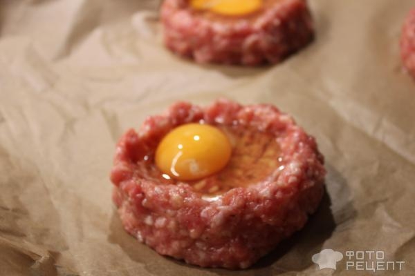 Рецепт: Гнезда с фаршем - С сыром и яйцом Рецепт: Гнезда с фаршем - С сыром и яйцом