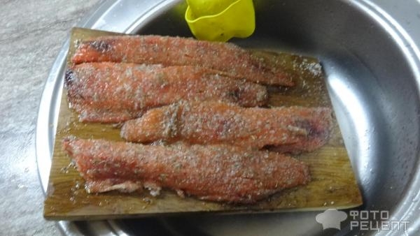 Рецепт: Горбуша малосоленая сухим посолом - Вкуснейший вариант засолки горбуши. Быстро , просто. Рецепт: Горбуша малосоленая сухим посолом - Вкуснейший вариант засолки горбуши. Быстро , просто.