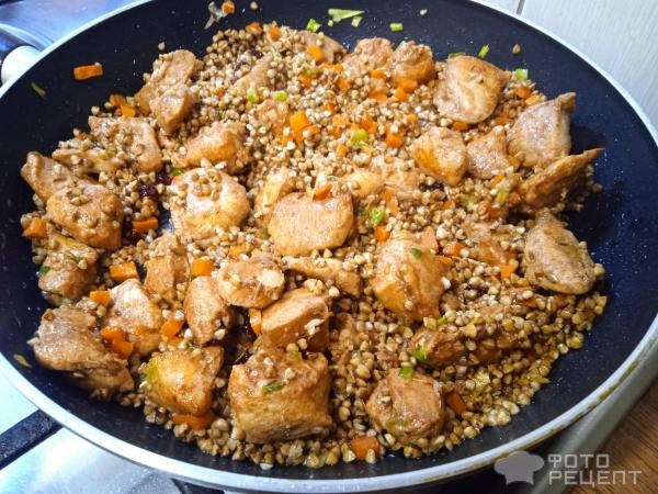 Рецепт: Гречка с курицей в соевом соусе - быстро, по-домашнему, зира, барбарис и копчёная паприка в помощь