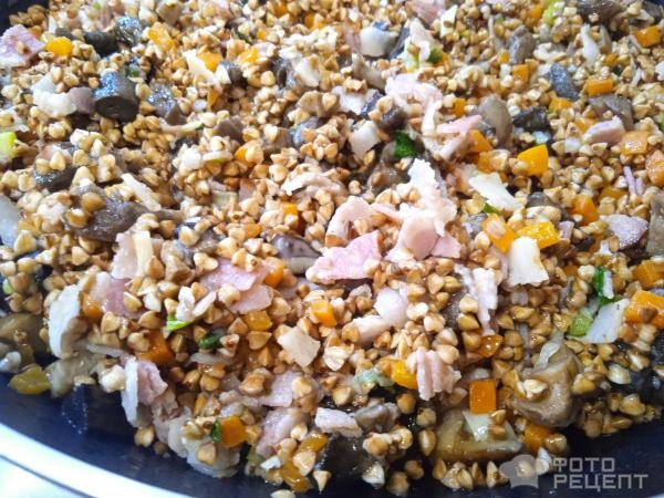 Рецепт: Гречка тушеная с грибами и мясом - с лесными грибами и беконом Рецепт: Гречка тушеная с грибами и мясом - с лесными грибами и беконом