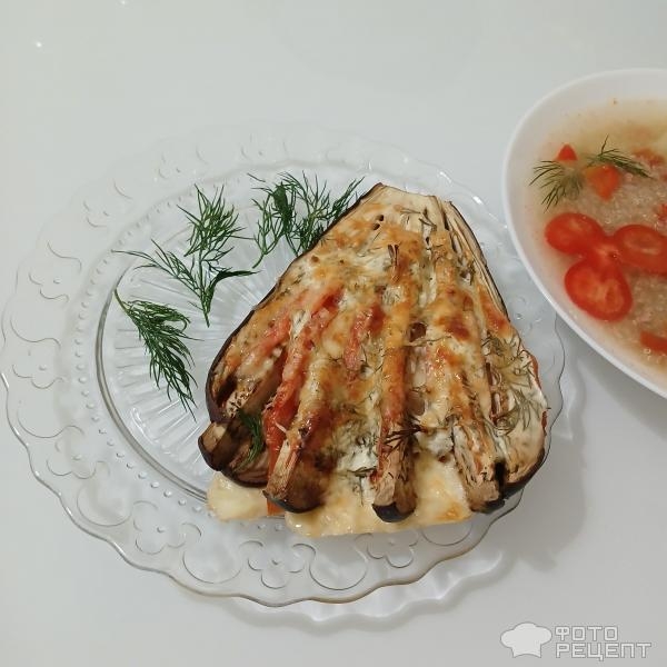 Рецепт: "Хвост павлина" или веер из баклажанов - Запечённые в духовке с сыром под сметанным соусом Рецепт: "Хвост павлина" или веер из баклажанов - Запечённые в духовке с сыром под сметанным соусом