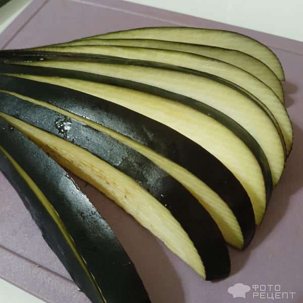 Рецепт: "Хвост павлина" или веер из баклажанов - Запечённые в духовке с сыром под сметанным соусом Рецепт: "Хвост павлина" или веер из баклажанов - Запечённые в духовке с сыром под сметанным соусом
