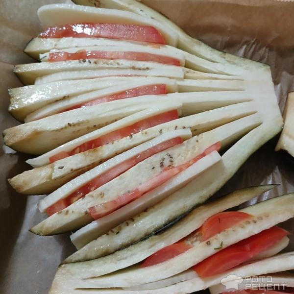 Рецепт: "Хвост павлина" или веер из баклажанов - Запечённые в духовке с сыром под сметанным соусом Рецепт: "Хвост павлина" или веер из баклажанов - Запечённые в духовке с сыром под сметанным соусом