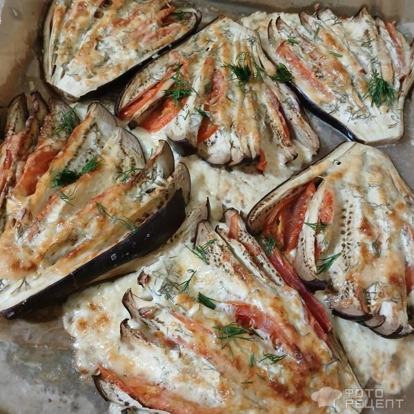 Рецепт: "Хвост павлина" или веер из баклажанов - Запечённые в духовке с сыром под сметанным соусом Рецепт: "Хвост павлина" или веер из баклажанов - Запечённые в духовке с сыром под сметанным соусом