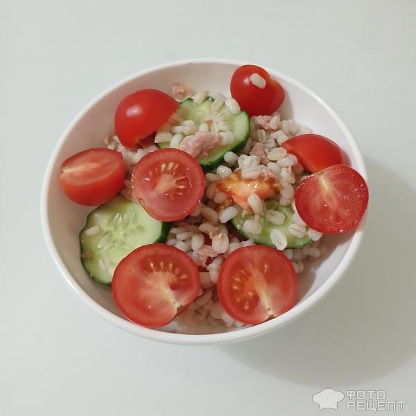 Рецепт: Итальянский салат "по-деревенски" - С перловкой и консервированным тунцом Рецепт: Итальянский салат "по-деревенски" - С перловкой и консервированным тунцом