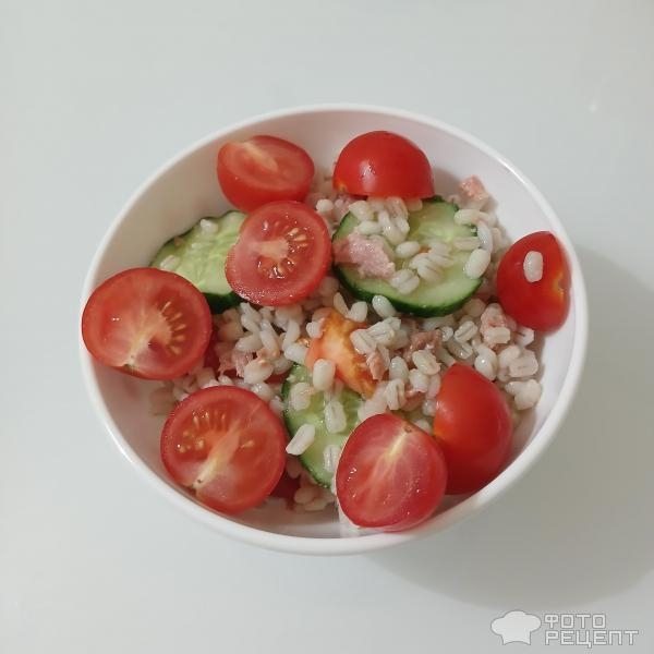 Рецепт: Итальянский салат "по-деревенски" - С перловкой и консервированным тунцом Рецепт: Итальянский салат "по-деревенски" - С перловкой и консервированным тунцом