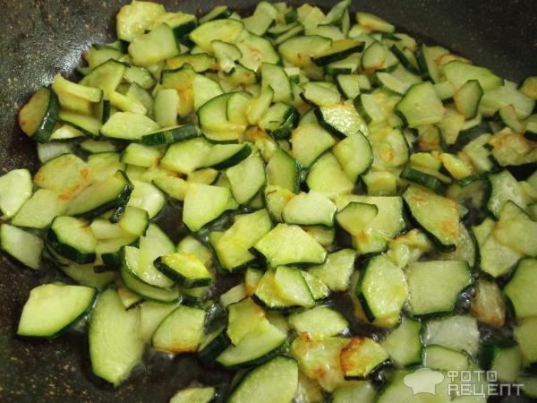 Рецепт: Кабачки обжаренные, в омлете - На сковороде, с зеленью.
