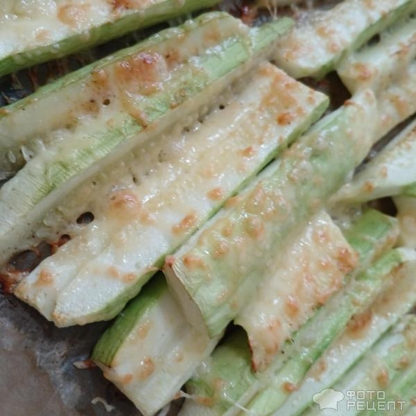 Рецепт: Кабачки в сырной шубке - Кабачки фри, запечённые в духовке с сыром. Рецепт: Кабачки в сырной шубке - Кабачки фри, запечённые в духовке с сыром.