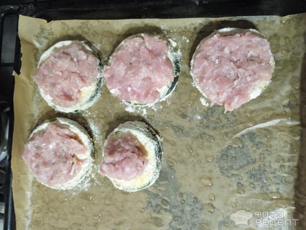 Рецепт: Кабачки запеченные с фаршем и сыром - Праздничные кабачки: вкусно, сытно, бюджетно Рецепт: Кабачки запеченные с фаршем и сыром - Праздничные кабачки: вкусно, сытно, бюджетно