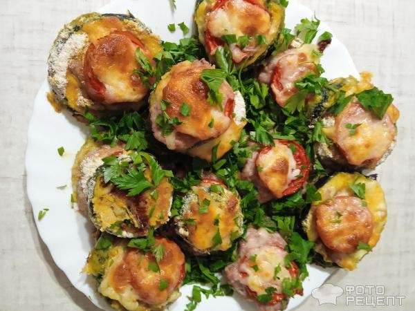 Рецепт: Кабачки запеченные с фаршем и сыром - Праздничные кабачки: вкусно, сытно, бюджетно Рецепт: Кабачки запеченные с фаршем и сыром - Праздничные кабачки: вкусно, сытно, бюджетно