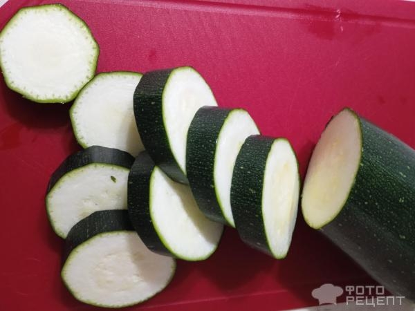 Рецепт: Кабачки запеченные с фаршем и сыром - Праздничные кабачки: вкусно, сытно, бюджетно Рецепт: Кабачки запеченные с фаршем и сыром - Праздничные кабачки: вкусно, сытно, бюджетно