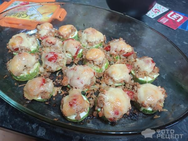 Рецепт: Кабачки запеченные с фаршем и сыром - Закуска по-домашнему Рецепт: Кабачки запеченные с фаршем и сыром - Закуска по-домашнему