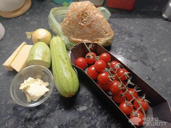 Рецепт: Кабачки запеченные с фаршем и сыром - Закуска по-домашнему Рецепт: Кабачки запеченные с фаршем и сыром - Закуска по-домашнему