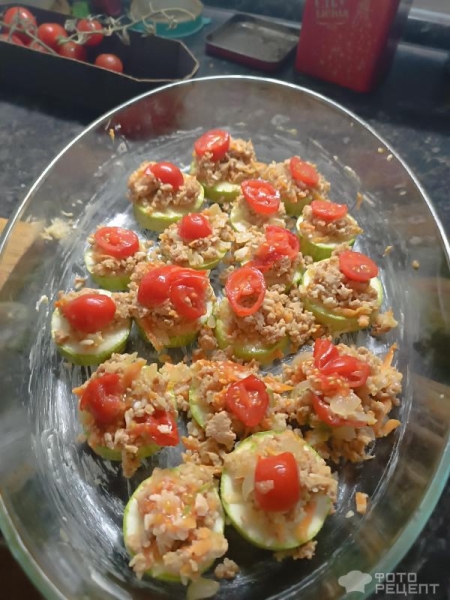 Рецепт: Кабачки запеченные с фаршем и сыром - Закуска по-домашнему Рецепт: Кабачки запеченные с фаршем и сыром - Закуска по-домашнему