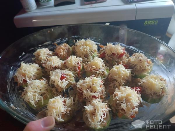 Рецепт: Кабачки запеченные с фаршем и сыром - Закуска по-домашнему Рецепт: Кабачки запеченные с фаршем и сыром - Закуска по-домашнему