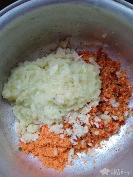 Рецепт: Кабачковая "аджика" - С болгарским перцем и чесноком: вкусная и пикантная, сразу и не поймешь что из кабачков Рецепт: Кабачковая "аджика" - С болгарским перцем и чесноком: вкусная и пикантная, сразу и не поймешь что из кабачков