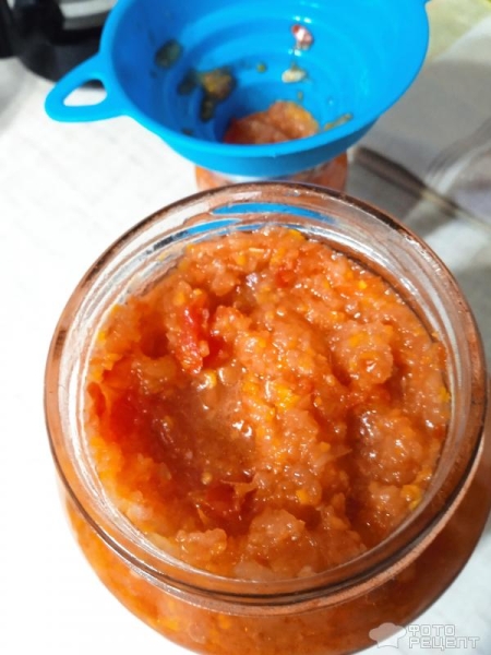 Рецепт: Кабачковая "аджика" - С болгарским перцем и чесноком: вкусная и пикантная, сразу и не поймешь что из кабачков Рецепт: Кабачковая "аджика" - С болгарским перцем и чесноком: вкусная и пикантная, сразу и не поймешь что из кабачков