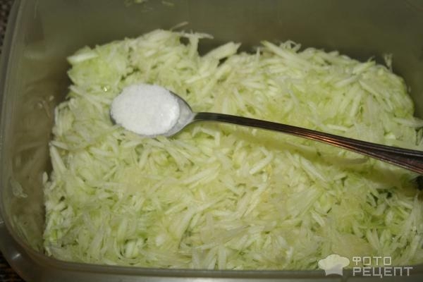 Рецепт: Кабачково-куриные котлетки - под томатным соусом Рецепт: Кабачково-куриные котлетки - под томатным соусом