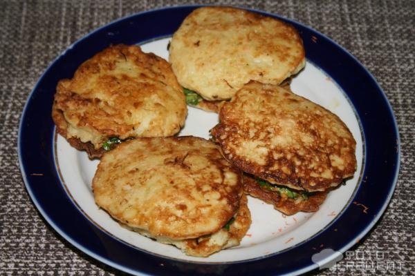 Рецепт: Кабачковые оладьи - как не сладкие пирожные с начинкой