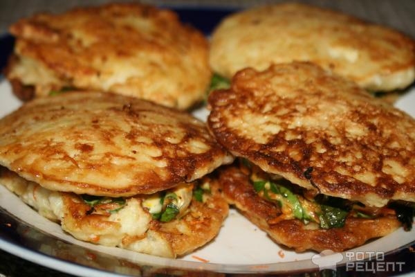 Рецепт: Кабачковые оладьи - как не сладкие пирожные с начинкой