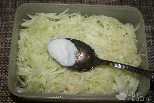 Рецепт: Кабачковые оладьи - как не сладкие пирожные с начинкой