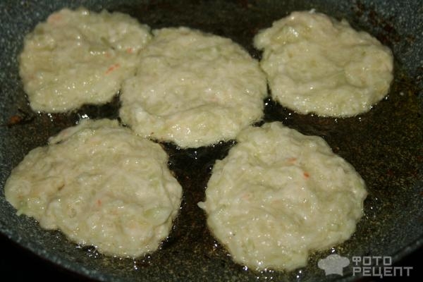 Рецепт: Кабачковые оладьи - как не сладкие пирожные с начинкой