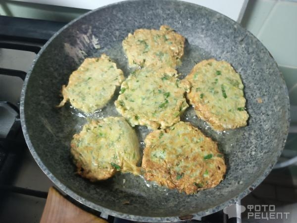 Рецепт: Кабачковые оладьи - С зеленью Рецепт: Кабачковые оладьи - С зеленью