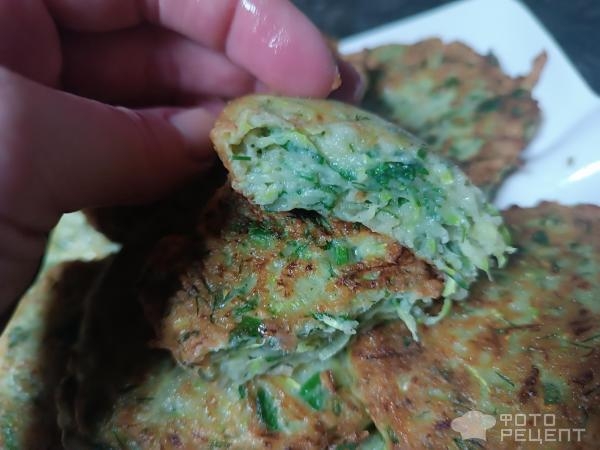 Рецепт: Кабачковые оладьи - С зеленью Рецепт: Кабачковые оладьи - С зеленью