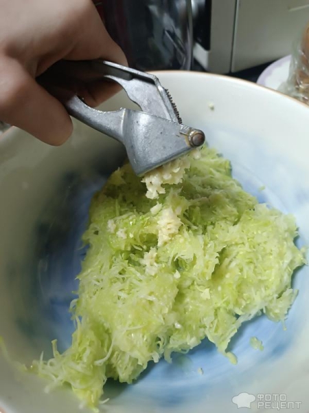 Рецепт: Кабачковые оладьи - С зеленью Рецепт: Кабачковые оладьи - С зеленью